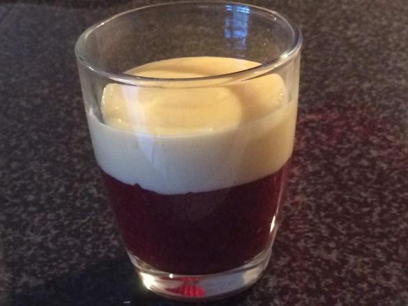 Kirschtraum mit Vanillepudding