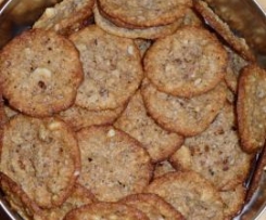 Hauchdünne knusprig-zarte Haferkekse mit Mandeln und Zimt