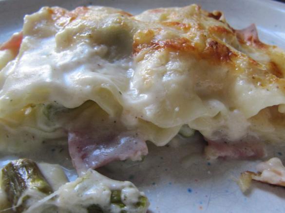 Spargel-Lasagne, grün-weiß
