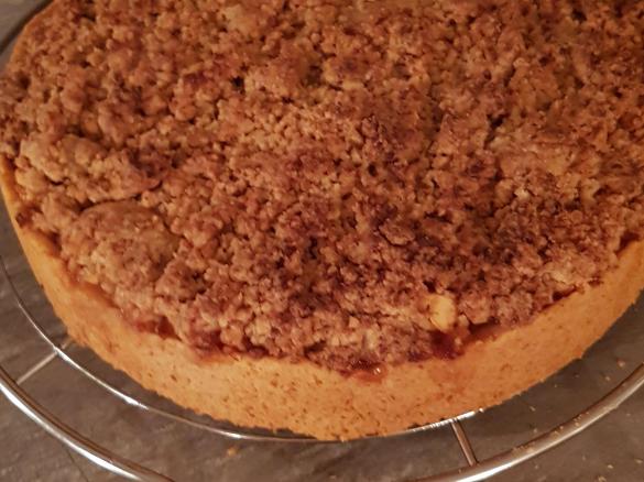Apfelkuchen mit Marzipanstreusel