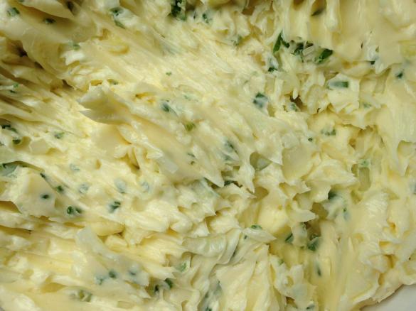 Kräuterbutter (einfach und besser, als jede gekaufte!)
