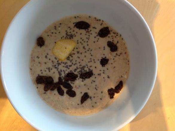 Basischer Frühstücksbrei, Korn mit Obst