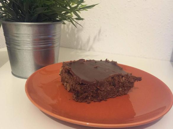 chewy Brownies mit Macadamianüssen und Banane