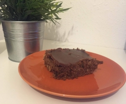 chewy Brownies mit Macadamianüssen und Banane