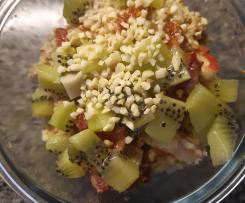 Porridge mit Haferflocken und Obst