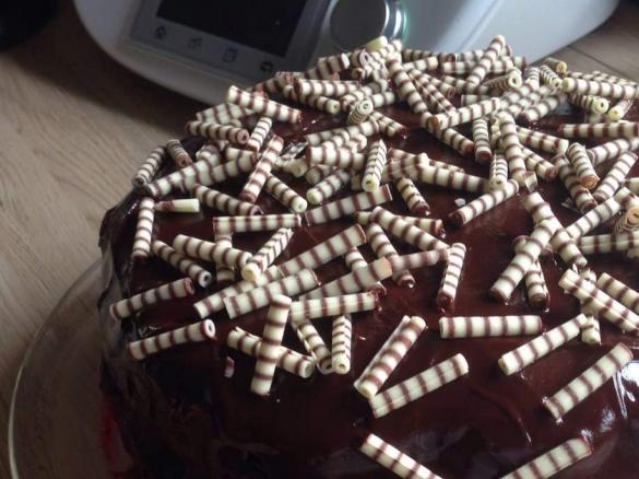 Schokotorte mit Portwein-Zwetschgen