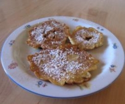 Hollerküchle gebackenen