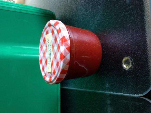 Drei-Frucht-Marmelade Erdbeere/Nektarine/Weintraube