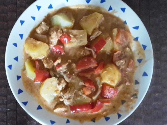 Hähnchengyros mit Metaxasauce und Kartoffeln