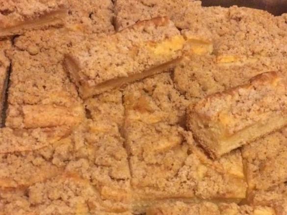Apfelkuchen vom Blech mit Streusel