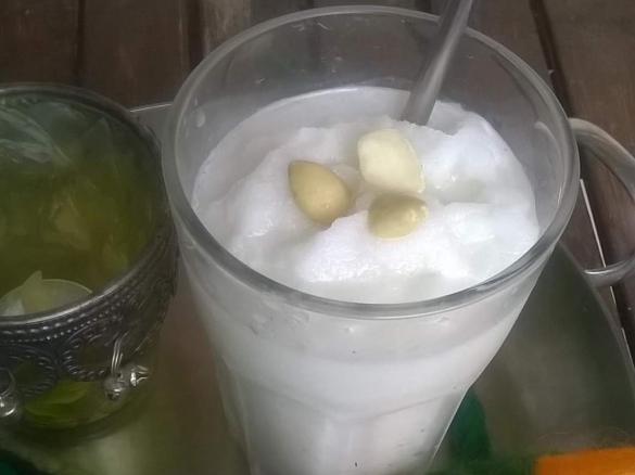 Mandel Sharbat, indisches Mandel "Slush"
