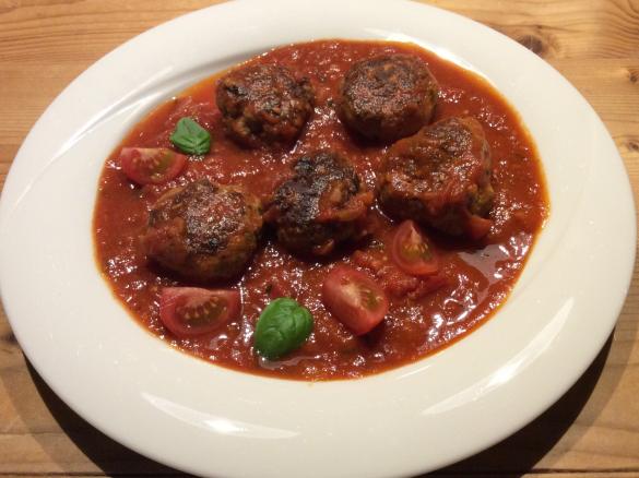Parmesanhackbällchen mit Tomatensauce nach LOGI