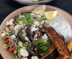 Honig-Harissa-Aubergine aus dem Ofen mit Quinoa Salat