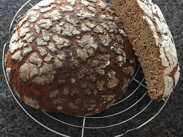 Bauernbrot vom Pizzastein