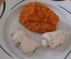 Hühnchenröllchen an Tomatenreis