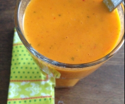 Tomate küsst Kokos Suppe mit leichtem Feuer (auch vegan)