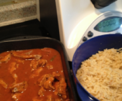 Schaschliktopf mit Reis und feuriger Soße