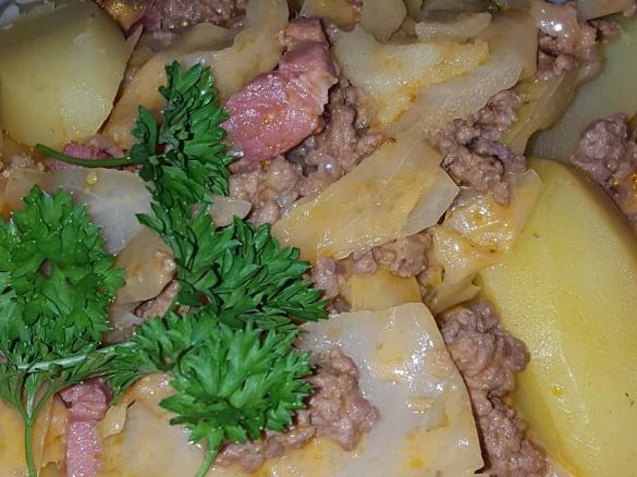 Kartoffel-Kraut-Eintopf mit Hackfleisch