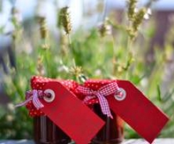 Variation von Erdbeermarmelade mit dunkler Schokolade und einem Hauch von Chili