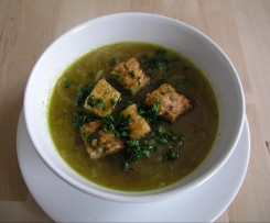 Zwiebelsuppe mit Käsecroutons