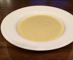 Blumenkohl-Apfel-Currysuppe