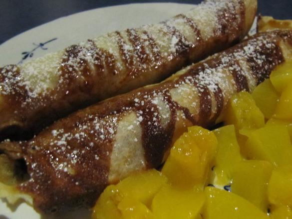 Eierkuchen mit Schokosoße