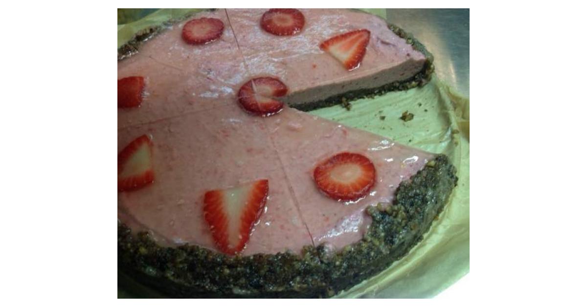 kalter Erdbeerkuchen vegan ohne backen roh rohkosttorte raw cremig ... kalter Erdbeerkuchen vegan ohne backen roh rohkosttorte raw cremig ...