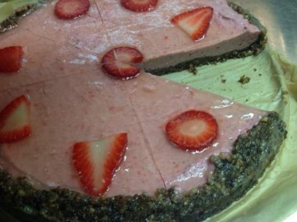 kalter Erdbeerkuchen vegan ohne backen roh rohkosttorte raw cremig schnell u praktisch ohne ei u milch glutenfrei 