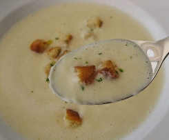Sellerieschaumsuppe mit Croûtons