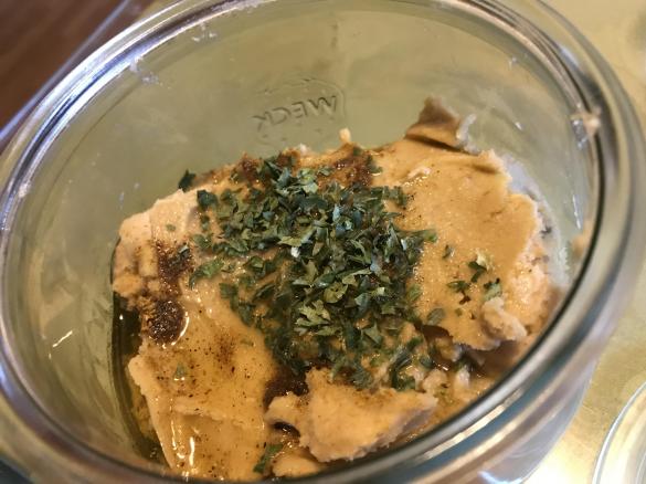 Hummus mit roten Linsen
