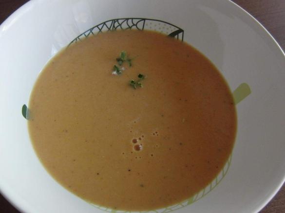 Rote Linsensuppe aus dem Hexenkessel