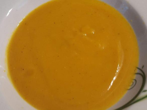 Kürbissuppe Hokkaido mit Muskatnuss