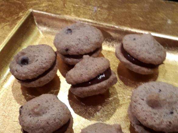 Nussbusserl mit Schokotröpfchen, glutenfreie Plätzchen