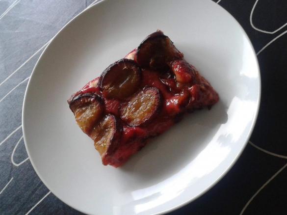 Traditioneller Pflaumenkuchen vom Blech