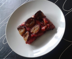 Traditioneller Pflaumenkuchen vom Blech