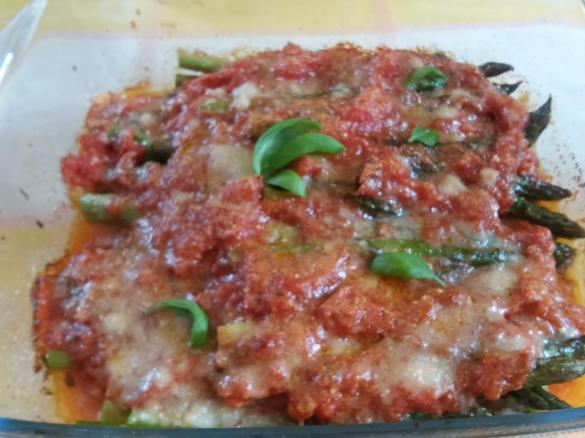 Überbackener grüner Spargel