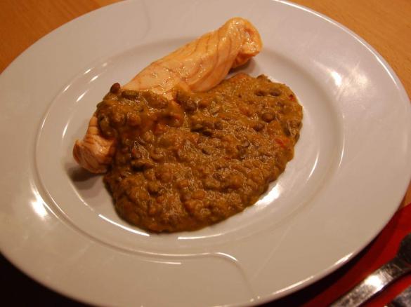 Lebkuchengewürz-Linsen-Gemüse mit Lachs