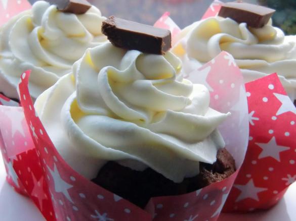 Nougat Cupcakes mit weißem-Schokoladen Topping