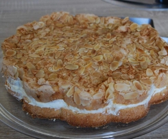 Bienenstich mit Mandelblättchen und Butter