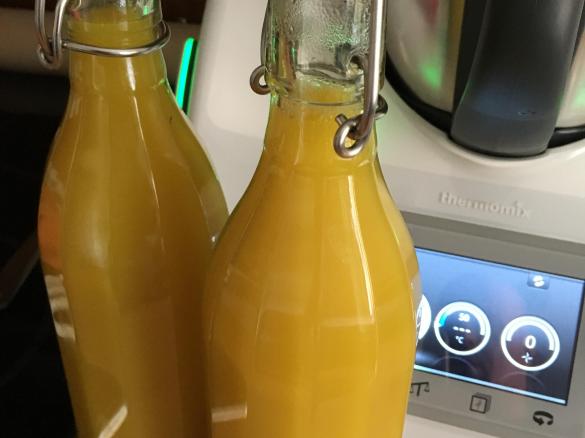 Erkältungssirup mit Ingwer, Zitrone und Gewürzen