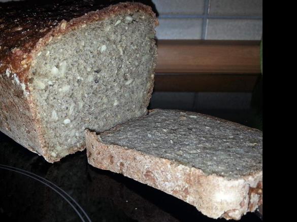 Dinkel-Quinoa-Chia-Brot, weizenfrei