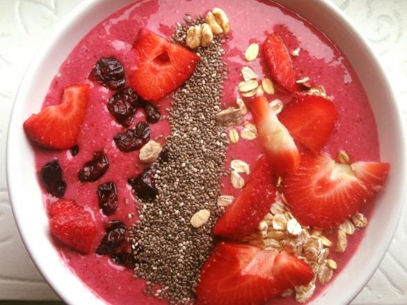 Rote Smoothie-Bowl