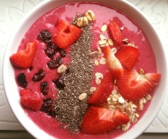 Rote Smoothie-Bowl