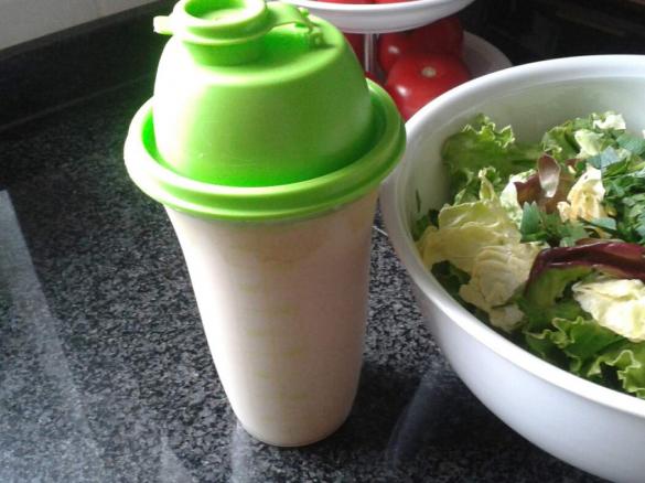 Queen's Joghurt-Dressing zu Blattsalaten