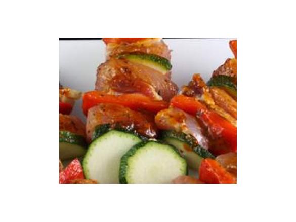 Putenspieße mit Paprikasoße und Kartoffeln