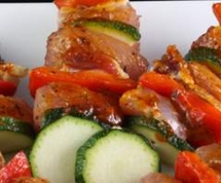 Putenspieße mit Paprikasoße und Kartoffeln