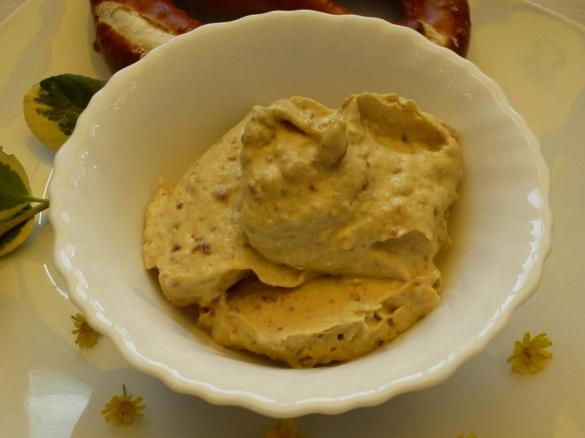 fruchtiger Senfaufstrich mit Datteln, Senfdip, Datteldip, Dattelcreme