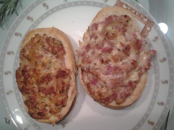 Pizzabrötchen / Pizzatoast 
