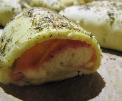 Gefüllte Pizzabrötchen