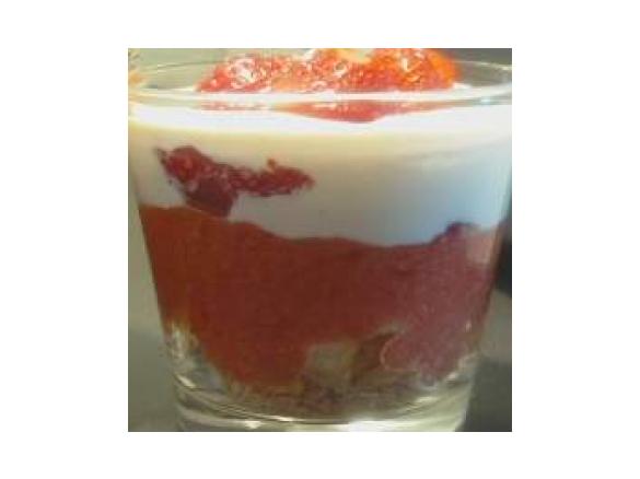 Erdbeere-Rhabarber-Creme